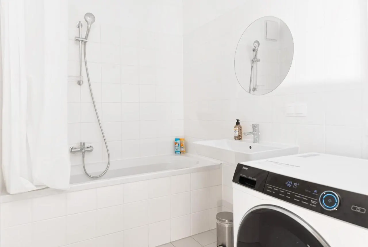 Whats-App Self-Check-In - 1Br Apartment, Near Airport,15 Min To Center Vienna Apartment