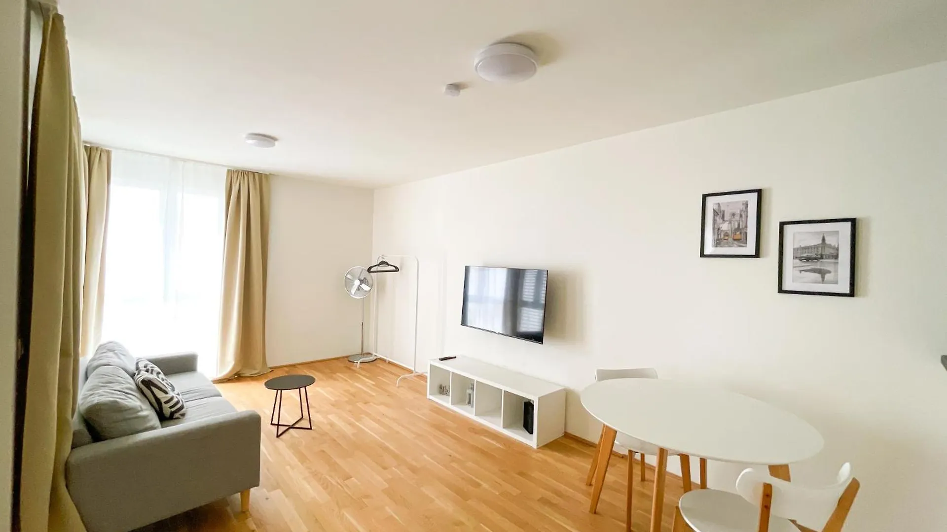 Whats-App Self-Check-In - 1Br Apartment, Near Airport,15 Min To Center Vienna 0*,  Austria