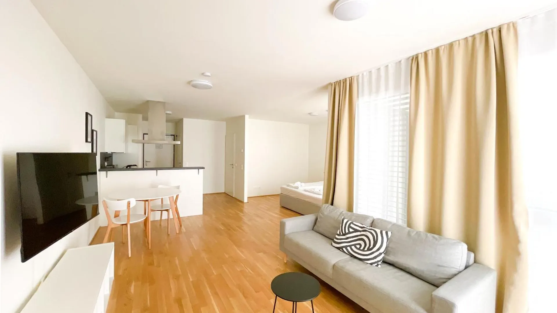 Whats-App Self-Check-In - 1Br Apartment, Near Airport,15 Min To Center Vienna 0*,  Austria